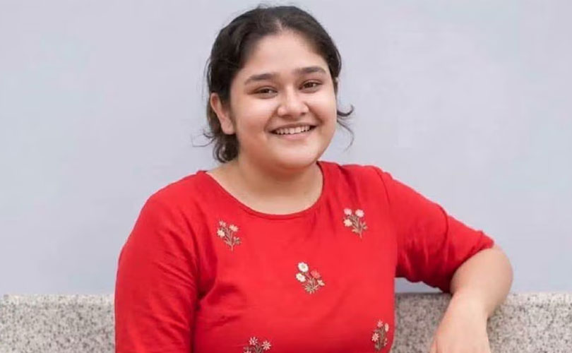 സർക്കാർ ജോലിയും സ്വത്തും ലക്ഷ്യമിട്ട് അമ്മയെ കൊലപ്പെടുത്തി; പിതാവിന്റെ മരണത്തിലും ആയുഷിക്ക് പങ്കെന്ന് കുടുംബത്തിന്റെ ആരോപണം