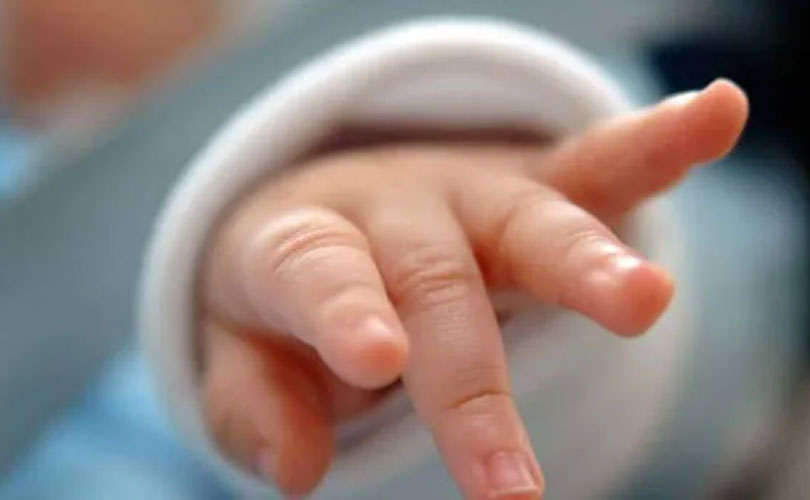 പാലക്കാട് ശ്വാസനാളത്തിൽ പാൽ കുടുങ്ങി ഒന്നര വയസുള്ള കുഞ്ഞിന് ദാരുണാന്ത്യം