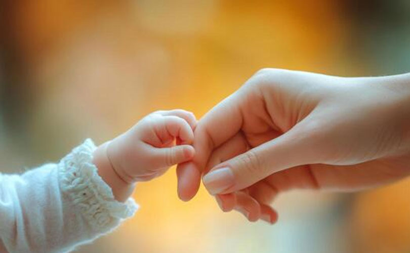 തിരുവനന്തപുരത്ത് ശുചിമുറിയിൽ പ്രസവിച്ച നവജാതശിശുവിനെ ക്ലോസറ്റിൽ ഉപേക്ഷിച്ചു; യുവതി പോലീസ് കസ്റ്റഡിയിൽ