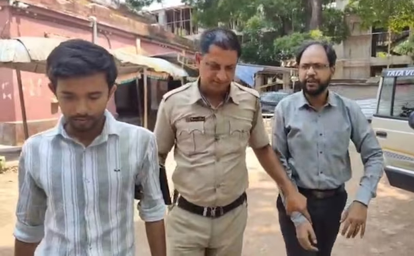 വർ​ഗീയ കലാപം ലക്ഷ്യമിട്ട് റയിൽവെ സ്റ്റേഷനിൽ പാകിസ്ഥാൻ പതാക സ്ഥാപിച്ച ഹിന്ദുസംഘടനാ പ്രവർത്തകർ അറസ്റ്റിൽ 