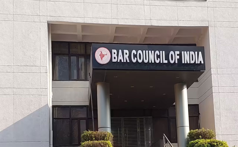 വക്കീലൻമാരുടെ റീൽസ് കളി ഇനി നടക്കില്ല; സോഷ്യൽ മീഡിയക്ക് കർശന നിയന്ത്രണങ്ങളുമായി ബാർ കൗൺസിൽ
​കോടതി മുറികളിലെ ചിത്രീകരണത്തിനും സ്വയം പ്രമോഷനും വിലക്ക്; ലംഘിച്ചാൽ നടപടി.
