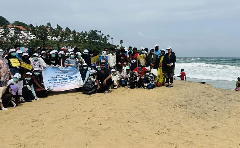 ​കൊച്ചുകൈകളിൽ കോവളത്തിന്റെ ശുദ്ധി; പരിസ്ഥിതി ദിനത്തിൽ മാതൃകയായി ഓക്സ്ഫോർഡ് സ്കൂൾ വിദ്യാർത്ഥികൾ 