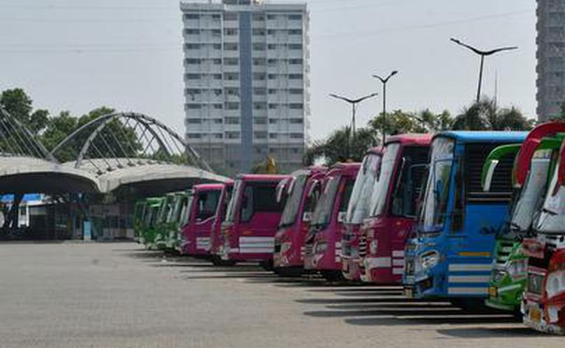 സംസ്ഥാന സർക്കാർ നിർദ്ദേശിക്കാത്ത റൂട്ടുകളിൽ സ്വകാര്യ ബസുകൾക്ക് പെർമിറ്റ് നൽകാനാകുമോ? സുപ്രീം കോടതി പരിശോധിക്കുന്നു