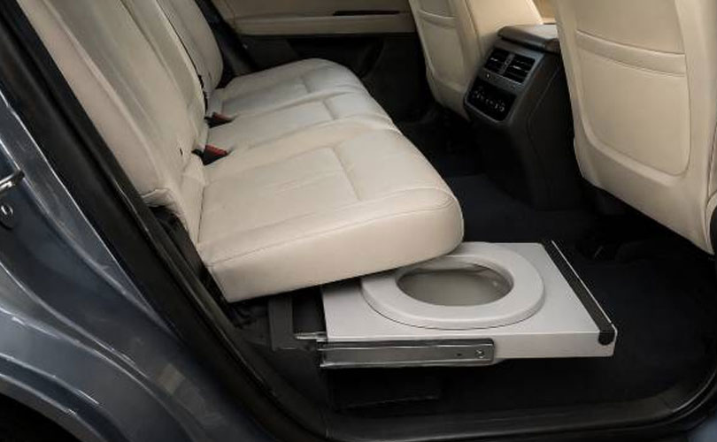 കാറിനുള്ളിൽ ടോയ്ലറ്റ്; ഇനി യാത്രകൾ വേറെ ലെവലാകും! 