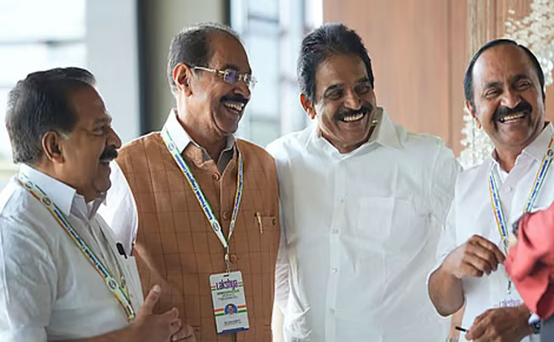 ഗ്രൂപ്പ് കളിക്ക് വിരാമം? ചെന്നിത്തലയെയും കെ.സിയെയും നേരിട്ടുകണ്ട് വി.ഡി. സതീശൻ; ഇന്ന് ഉച്ചയോടെ അന്തിമ പട്ടിക ലോക്ഭവനിലേക്ക്
