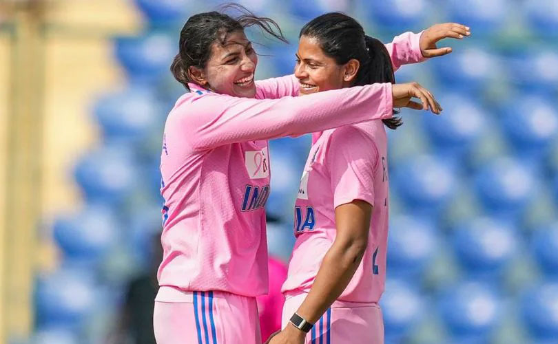 ഓസ്ട്രേലിയക്കെതിരായ മത്സരത്തിന് ഇന്ത്യൻ വനിതകളിറങ്ങിയത് വ്യത്യസ്തമായ ജഴ്സി ധരിച്ച്; കാരണം അറിയേണ്ടേ? 