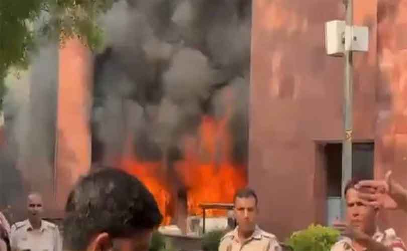 ഡൽഹിയിൽ കേരളത്തിൽ നിന്നുള്ള എംപിമാരുടെ ഫ്ലാറ്റിൽ അ​ഗ്നിബാധ