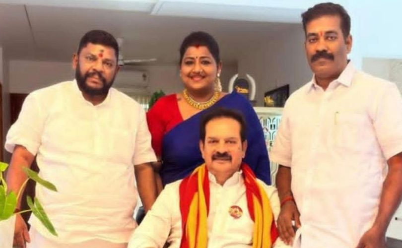 ബിജെപിയിൽ നിന്ന് രാജിവെച്ചതിന് പിന്നാലെ നടൻ ദേവൻ ടിവികെയിൽ ചേർന്നു