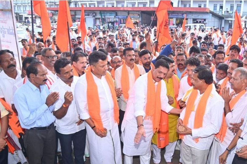 ധർമ്മസ്ഥലയും മൈസൂരു ദസറയും: കോൺഗ്രസ്സ് ഗവണ്മെന്റിനെ പ്രതിരോധത്തിലാക്കാൻ ബിജെപി