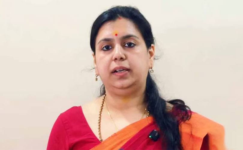 ഐഎഎസ് രാജിവച്ചു, ഇനി രാഷ്ട്രീയത്തിലേക്ക്; നിർണായക പ്രഖ്യാപനവുമായി ദിവ്യ