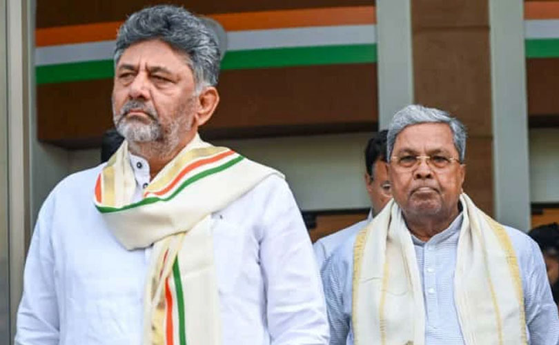 കർണാടക മുഖ്യമന്ത്രി സിദ്ധരാമയ്യ രാജിവെച്ചു; ഡികെ ശിവകുമാറിന് പൂട്ടിടാൻ ഡൽഹിക്ക് തിരിച്ചു