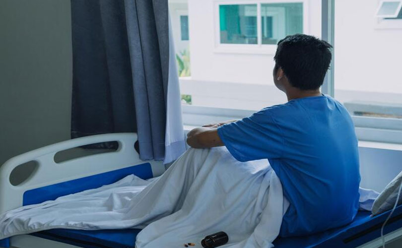 അറസ്റ്റിലായ ഉദ്യോഗസ്ഥന് ആശുപത്രിയിൽ ‘വിഐപി’ പരിചരണം; ഒപ്പം കാമുകിയും; ജഡ്ജിയുടെ മിന്നൽ പരിശോധനയിൽ ഞെട്ടിക്കുന്ന കണ്ടെത്തൽ