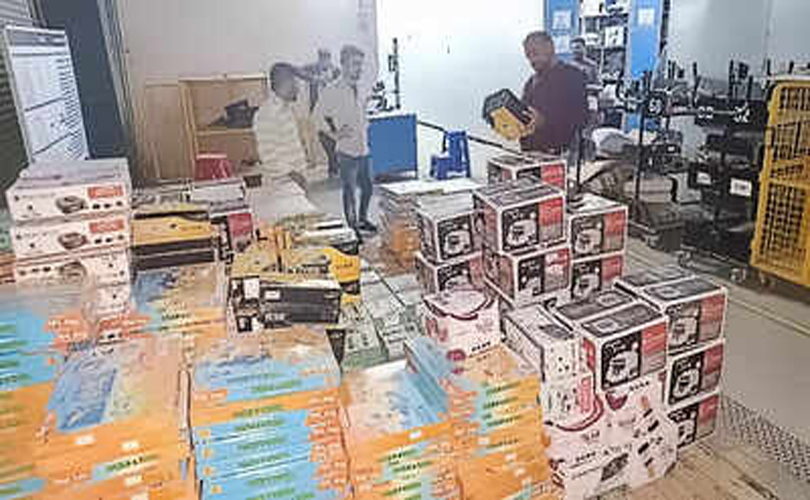 ആമസോണിലും ഫ്ലിപ്പ് കാർട്ടിലും നടത്തിയ റെയ്ഡിൽ ഗുണനിലവാരമില്ലാത്ത ലക്ഷങ്ങൾ വിലവരുന്ന ഉത്പന്നങ്ങൾ പിടിച്ചെടുത്തു