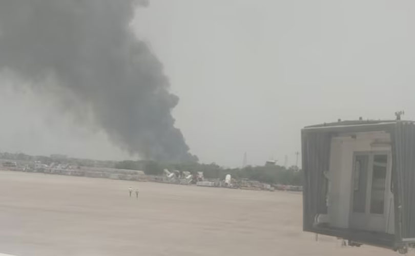 242 പേരുമായി പറന്നുയർന്ന എയർ ഇന്ത്യ വിമാനം തകർന്നുവീണു