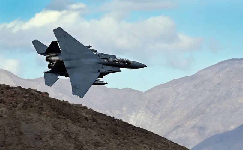 ഇറാനിൽ തകർന്നുവീണ അമേരിക്കൻ യുദ്ധവിമാനത്തിലെ രണ്ട് പൈലറ്റുമാരിൽ ഒരാളെ രക്ഷപെടുത്തി 