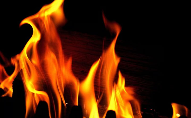 പ്ലസ്ടു വിദ്യാർത്ഥിനിയെ മൂന്നു യുവാക്കൾ ചേർന്ന് തീകൊളുത്തി 