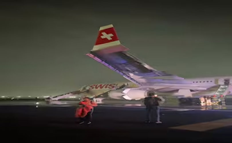 232 യാത്രക്കാരുമായി പറന്നുയരാൻ തുടങ്ങിയ വിമാനത്തിന്റെ എൻജിന് തീപിടിച്ചു 