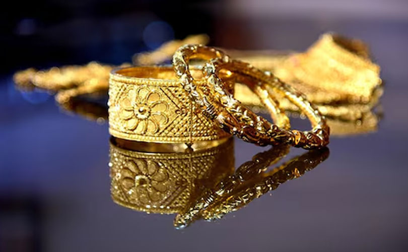 മകളുടെ കാമുകനൊപ്പം ഒളിച്ചോടാൻ സ്വന്തം വീട്ടിൽ നിന്നും സ്വർണം അടിച്ചുമാറ്റിയ വീട്ടമ്മ അറസ്റ്റിൽ 