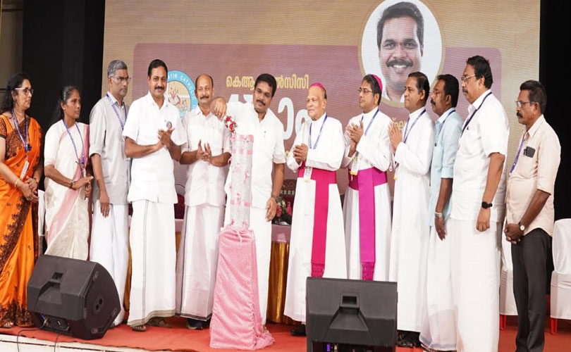 തീരദേശത്തിന്റേയും മത്സ്യത്തൊഴിലാളികളുടെയും പ്രശ്നങ്ങള്‍ പരിഹരിക്കാന്‍ സര്‍ക്കാര്‍ പ്രതിജ്ഞാബദ്ധം : മന്ത്രി അഡ്വ. വി. ഇ. അബ്ദുള്‍ഗഫൂര്‍