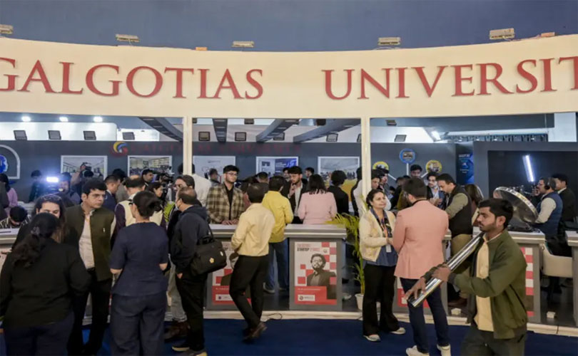 ചൈനീസ് റോബോട്ടിനെ തങ്ങളുടെ കണ്ടുപിടിത്തമെന്ന് അവകാശവാദം; ഉത്തർപ്രദേശിലെ ഗൽഗോട്ടിയാസ് സർവകലാശാല കൊറോണ വൈറസിനെ ഇല്ലാതാക്കാൻ പാത്രം കൊട്ടിയാൽ മതിയെന്ന പ്രബന്ധവും അവതരിപ്പിച്ചിരുന്നു