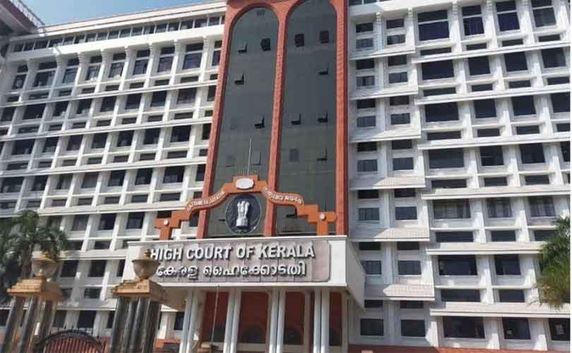 ശബരിമലയിലെ നിയമന അഴിമതി: പോലീസിൽ സ്ഥാപനപരമായ പിടിമുറുക്ക്,  ഹൈക്കോടതിയുടെ ഇടപെടൽ ഭരണപരമായ വീഴ്ചയുടെ സൂചന