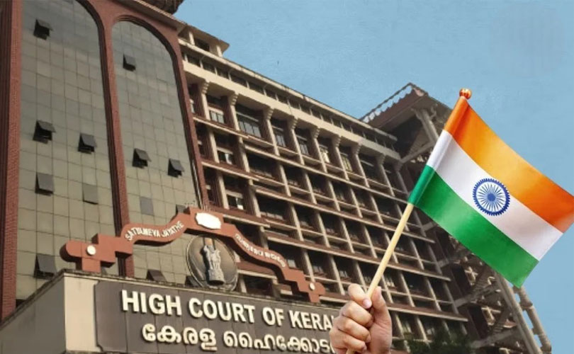 ദേശീയ പതാക അബദ്ധത്തിൽ തലതിരിച്ചുയർത്തിയത് അപമാനിക്കാനുള്ള ഉദ്ദേശ്യമില്ലെങ്കിൽ കുറ്റകരമല്ല: കേരള ഹൈക്കോടതി