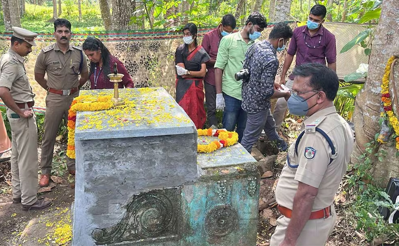 നെയ്യാറ്റിൻകരയിലെ ദുരൂഹ സമാധിയിൽ കല്ലറ തൽക്കാലം തുറക്കേണ്ടെന്ന നിലപാടിൽ അധികൃതർ