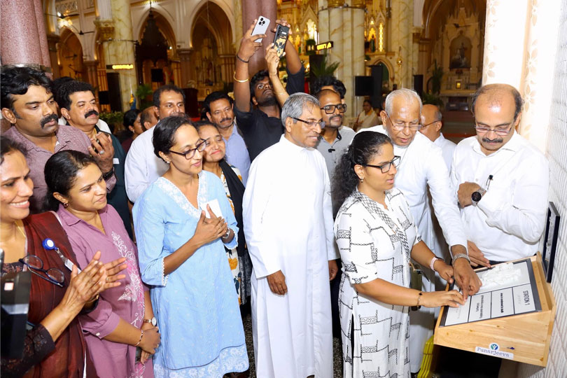കാഴ്ചപരിമിതർക്ക് ലോകത്തിലെ ആദ്യ കുരിശിന്റെ വഴി
തൃശൂർ പുത്തൻപള്ളിയിൽ നടന്നത് ചരിത്രസമർപ്പണം