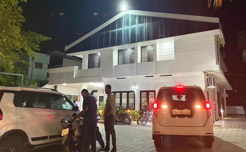 പാർട്ടി ഫ്ലാറ്റിലല്ല, പിണറായി വിജയൻ വാടകവീട്ടിലേക്ക് മാറി 