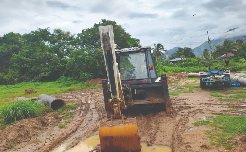 കഞ്ചിക്കോട് കിന്‍ഫ്ര പൈപ്പ്ലൈന്‍ പദ്ധതി: സ്വകാര്യ ഭൂമിയില്‍ അനധികൃത പ്രവേശനമെന്ന് പരാതി; അടിയന്തര ഇടപെടല്‍ ആവശ്യപ്പെട്ട് 