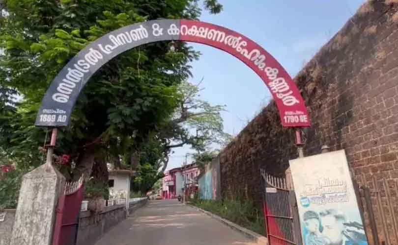 ജയിലിൻ്റെ ഇരുമ്പഴികൾക്കപ്പുറം നിന്നുള്ള ഭീഷണി: കാപ്പ തടവുകാരനിൽ നിന്ന് ഫോൺ പിടിച്ചെടുത്തു