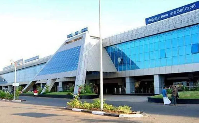 എട്ടുമാസം പ്രായമുള്ള കുഞ്ഞിന്റെ ഡയപ്പറിൽ ഒളിപ്പിച്ചത് അരക്കിലോ സ്വർണം; പൊന്നാനി സ്വദേശി കരിപ്പൂരിൽ പിടിയിൽ 