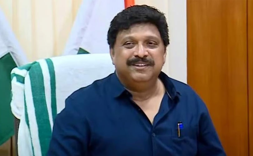  മന്ത്രി കെ ബി ​ഗണേഷ്കുമാറിന് പതിനെട്ട് വയസ് തികയും മുമ്പ് ലൈസൻസ് ലഭിച്ചിരുന്നെന്ന് റിപ്പോർട്ട് 