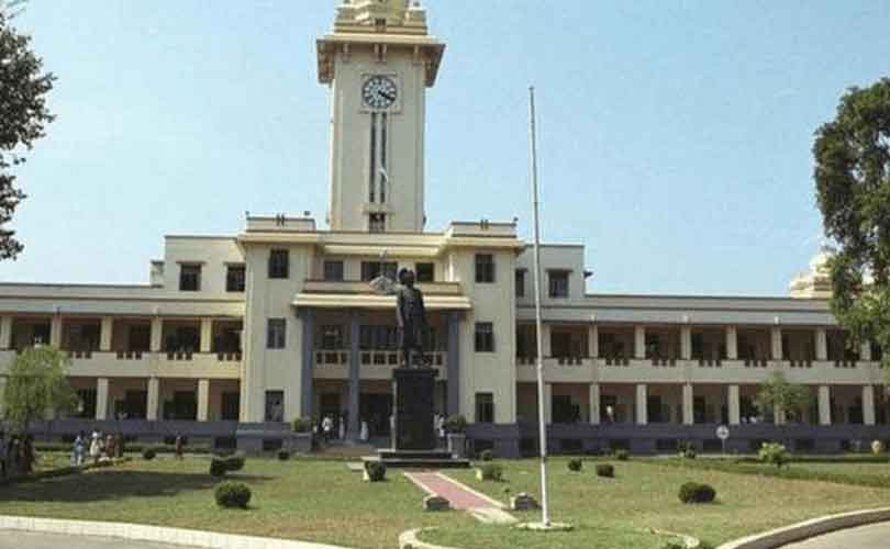 കേരള സർവകലാശാല സെനറ്റ്: ജാതി വിവേചനാരോപണത്തിൽ കൊടുങ്കാറ്റ്; വി.സി യോഗം പിരിച്ചുവിട്ടു, പുറത്ത് എസ്.എഫ്.ഐ ഉപരോധം