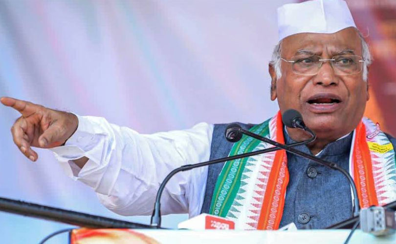  പ്രധാനമന്ത്രിക്കെതിരായ ‘തീവ്രവാദി’ പരാമർശം: തിരഞ്ഞെടുപ്പ് കമ്മീഷന്റെ നോട്ടീസിന് കോൺ​ഗ്രസ് മറുപടി നൽകി 