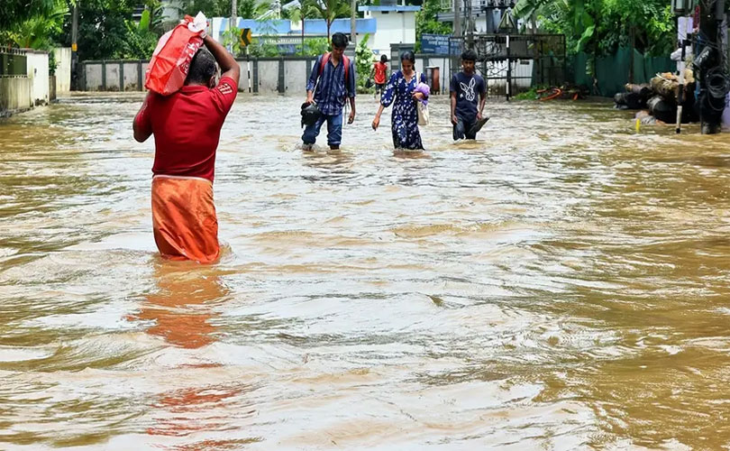 കനത്ത മഴയും വെള്ളക്കെട്ടും; കുട്ടനാട് താലൂക്കിലെ വിദ്യാഭ്യാസ സ്ഥാപനങ്ങൾക്ക് തിങ്കളാഴ്ച അവധി