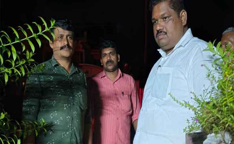 ബിജെപി ഓഫിസിനുവേണ്ടി കെട്ടിടം വാടകയ്ക്കു നൽകിയ സ്ത്രീയുടെ വീടിനു നേരെ ബോംബേറ്