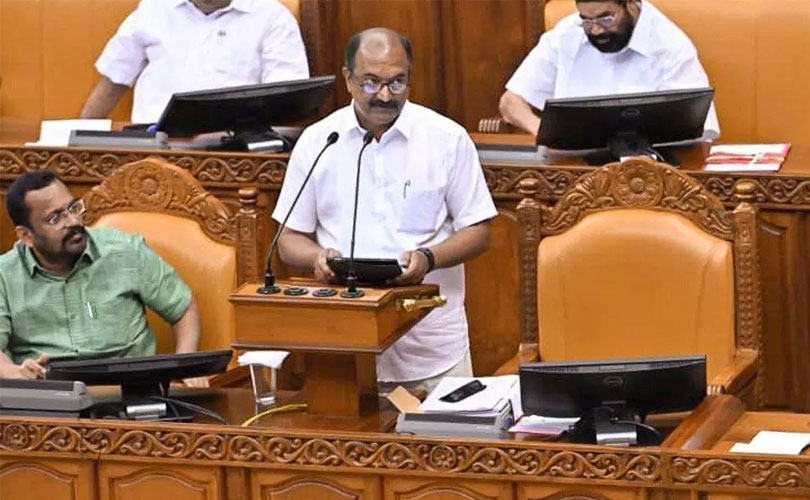 തിരഞ്ഞെടുപ്പ് കണ്ണുവെച്ച് പ്രഖ്യാപന പെരുമഴ; ഖജനാവ് കാലിയായിരിക്കെ ജീവനക്കാരെ പറ്റിക്കാൻ ബജറ്റ് മാന്ത്രികം