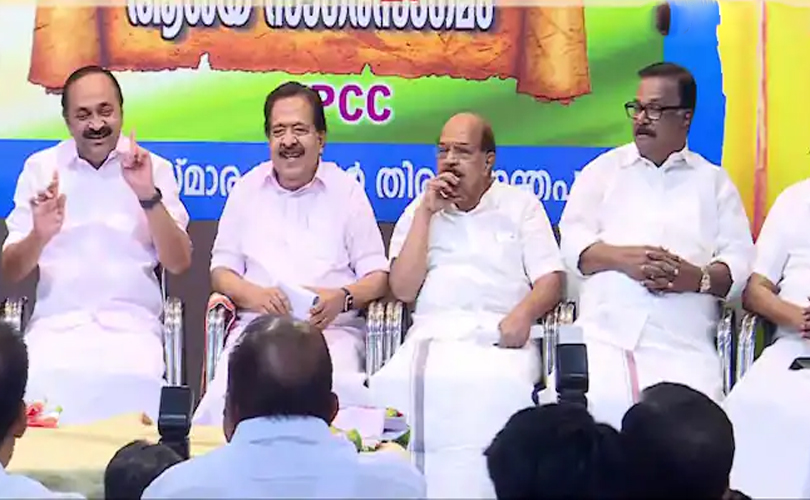 കോൺ​ഗ്രസ് വേദിയിലെത്തിയ സിപിഎം നേതാവ് ജി സുധാകരനെയും സിപിഐ നേതാവ് സി ദിവാകരനെയും വാനോളം പുകഴ്ത്തി പ്രതിപക്ഷ നേതാവ് 