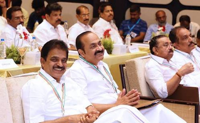 കേരള രാഷ്ട്രീയത്തിൽ പുകയുന്ന കോൺഗ്രസ് പ്രതിസന്ധി: കെ.പി.സി.സി അദ്ധ്യക്ഷ പദവി ഓണത്തിന് ശേഷം; മുന്നണിയിൽ അമർഷം പുകയുന്നു