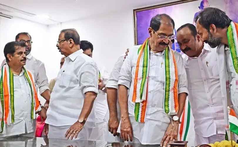 എഐസിസിക്ക് വേണ്ടാത്ത  കേരള പ്രദേശ് കോൺഗ്രസ്