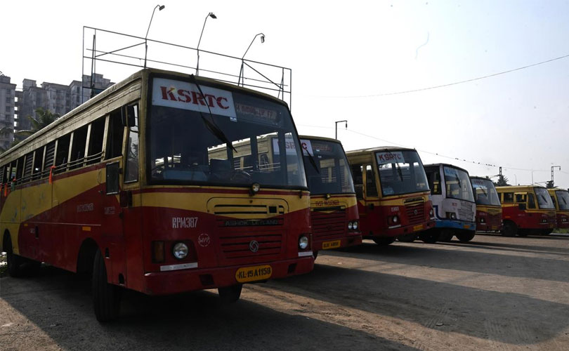 കട്ടപ്പുറത്തേക്ക് 2050 ബസുകൾ; KSRTC-യിൽ വീണ്ടും പ്രതിസന്ധി, ദുരിതത്തിലായി യാത്രക്കാർ