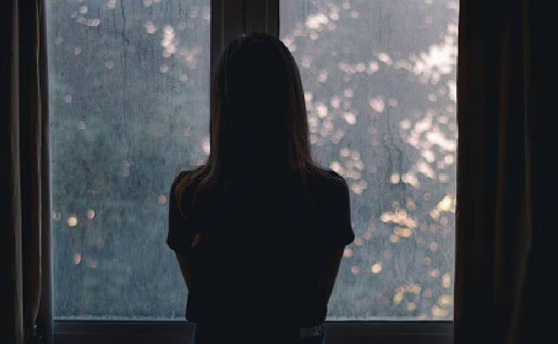 ആറു കുട്ടികളുടെ അമ്മയായ യുവതി യാചകനൊപ്പം ഒളിച്ചോടി 