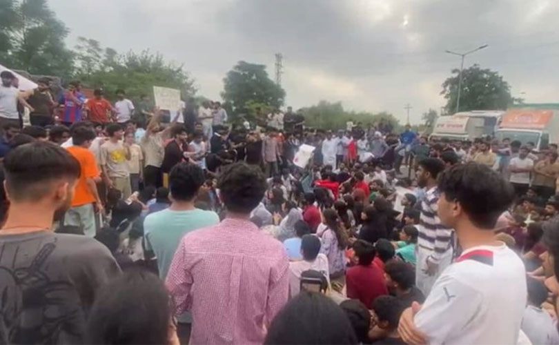 
ബലാത്സം​ഗ വിവാദം: ജലന്ധറിലെ ലവ്‌ലി സർവകലാശാലയിൽ സംഘർഷത്തിനു പിന്നാലെ മലയാളി വിദ്യാർഥി അറസ്റ്റിലായെന്ന് സൂചന
