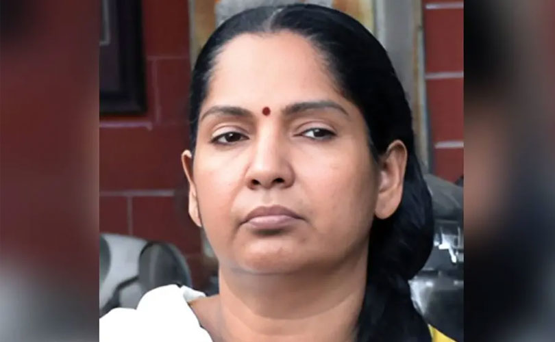 ​10 കോടിയുടെ ഭൂമി തട്ടിപ്പ്: സബ് രജിസ്ട്രാർ ലക്ഷ്മി അറസ്റ്റിൽ; കൈക്കൂലിയായി വാങ്ങിയത് 10 ലക്ഷവും 10 മൊബൈലും