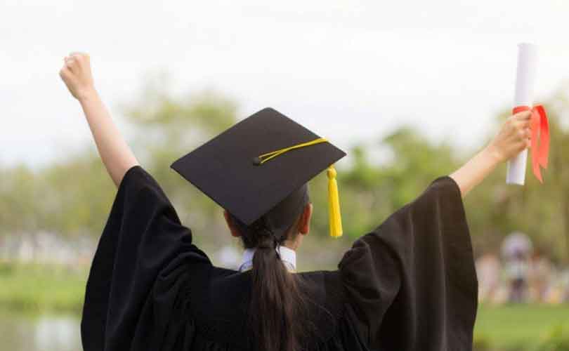 ​ആത്മവിശ്വാസവും ദയയും: നിയമ ബിരുദധാരികൾക്ക് മുന്നറിയിപ്പും പ്രചോദനവുമായി ശ്രദ്ധേയ പ്രസംഗം