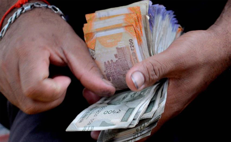 ഇന്ത്യക്കാർ വരുമാനത്തിന്റെ 33 ശതമാനത്തിലധികം ഉപയോഗിക്കുന്നത് വായ്പാ തിരിച്ചടവിന് 