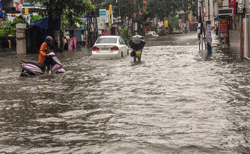 കനത്ത മഴ; മൂന്ന് ജില്ലകളിലെ വിദ്യാഭ്യാസ സ്ഥാപനങ്ങൾക്ക് നാളെ അവധി