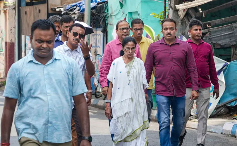 യോ​ഗത്തിനെത്തിയത് 80 എംഎൽഎമാരിൽ വെറും 20 പേർ മാത്രം; രണ്ട് എംഎൽഎമാരെ പാർട്ടിയിൽ നിന്നും പുറത്താക്കി; തൃണമൂൽ കോൺ​ഗ്രസ് നേരിടുന്നത് വലിയ പ്രതിസന്ധി 