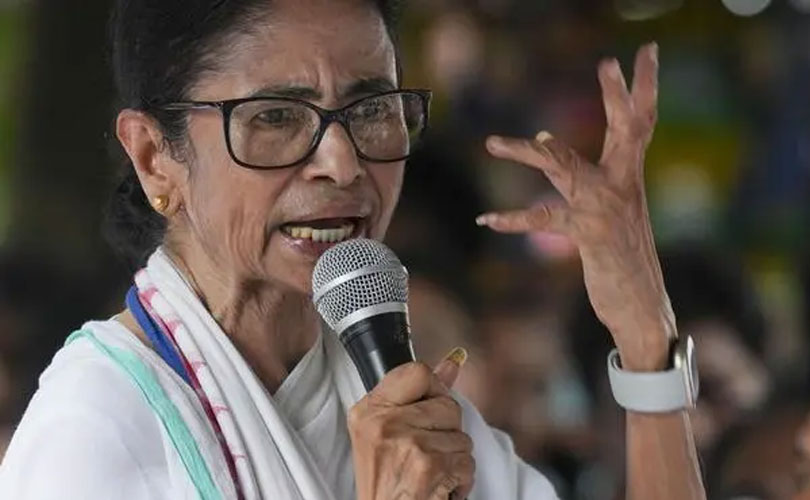  ബംഗാളിൽ അറസ്റ്റിലായ തൃണമൂൽ നേതാക്കൾക്കെതിരെ ജനക്കൂട്ടത്തിന്റെ രോഷം